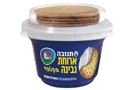 ארוחת גבינה בקטנה עם קרקרים בתוספת זרעי פשתן וקצח
